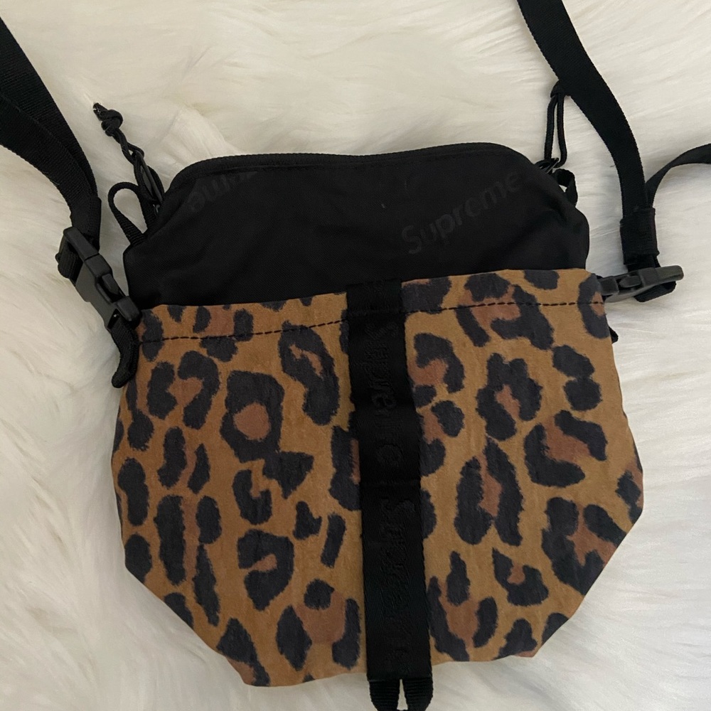 Supreme neck pouch
